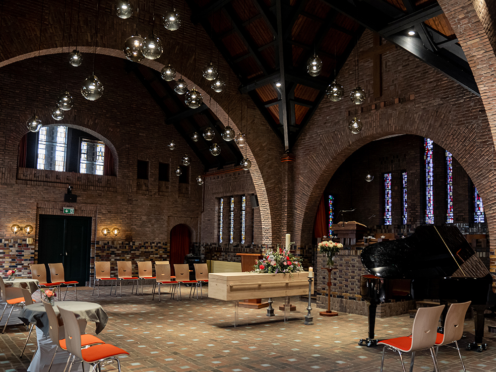 Kerkdienst of uitvaartmis